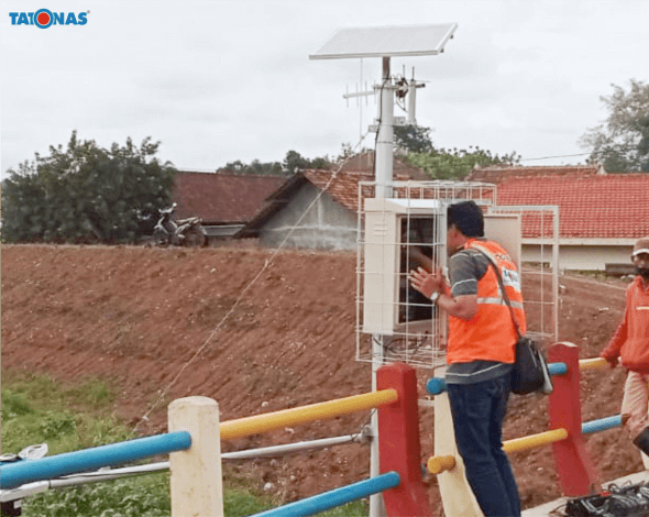 Pemasangan Water Level Ultrasonik Telemetri di BBWS Pemali Juana